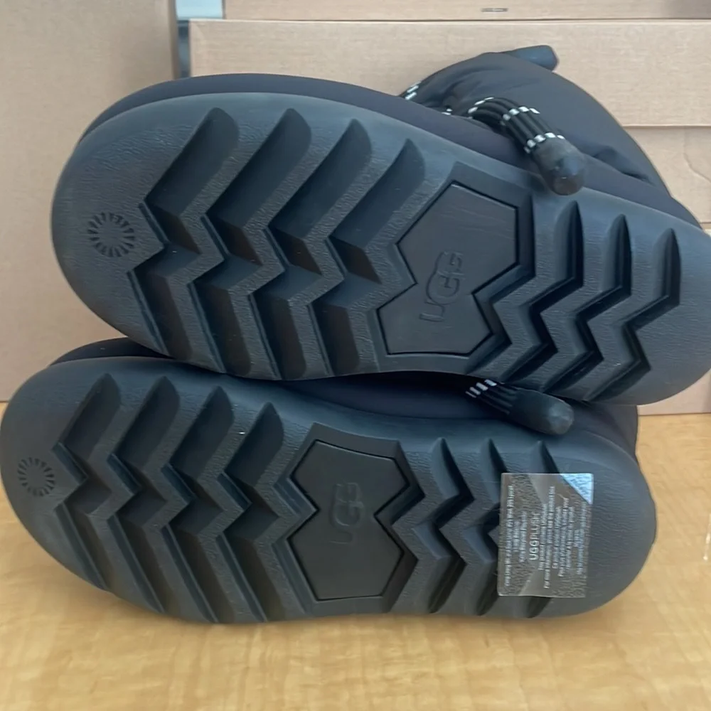 Ugg Women’s Classic Maxi Short Boot - Picture 5 of 7